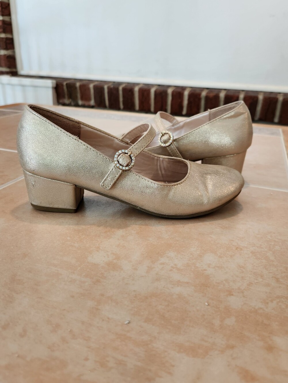 Size 4 Girls Gold Dress Shoes
